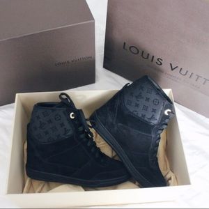 Black wedge sneakers